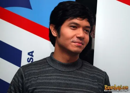 Foto Dude Harlino
