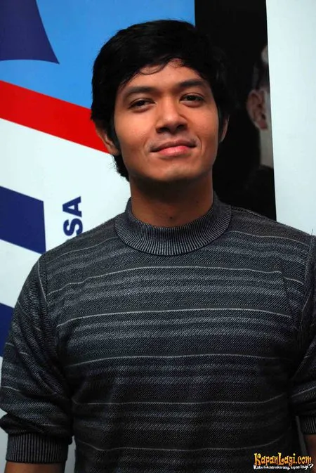 Foto Dude Harlino