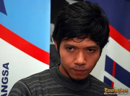 Foto Dude Harlino