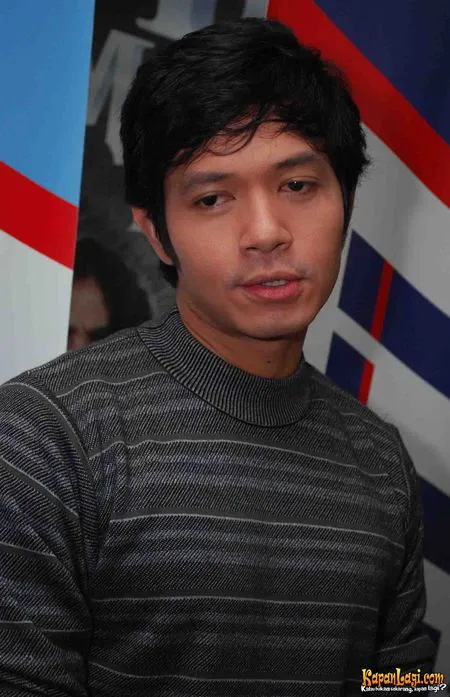 Foto Dude Harlino