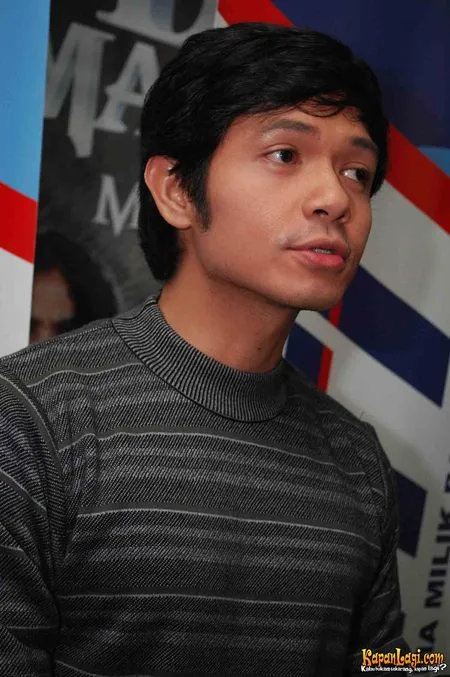 Foto Dude Harlino