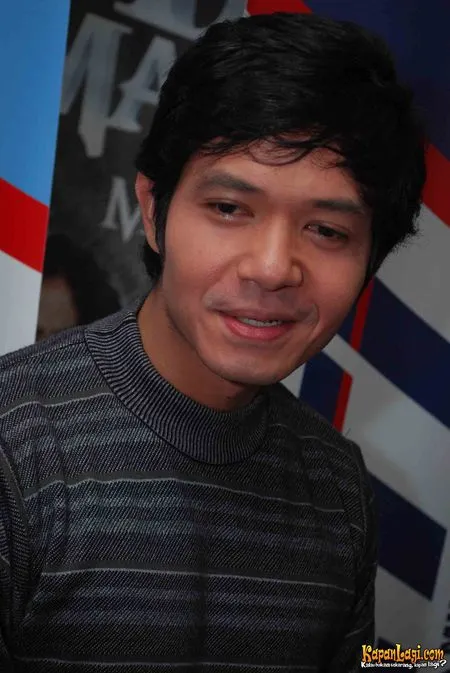Foto Dude Harlino