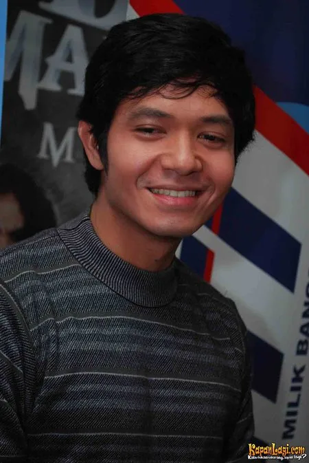 Foto Dude Harlino