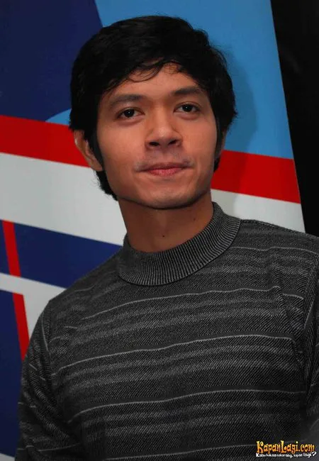 Foto Dude Harlino