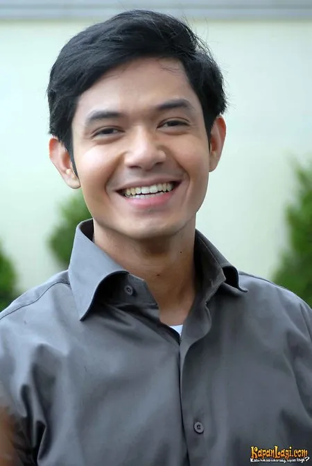 Foto Dude Harlino