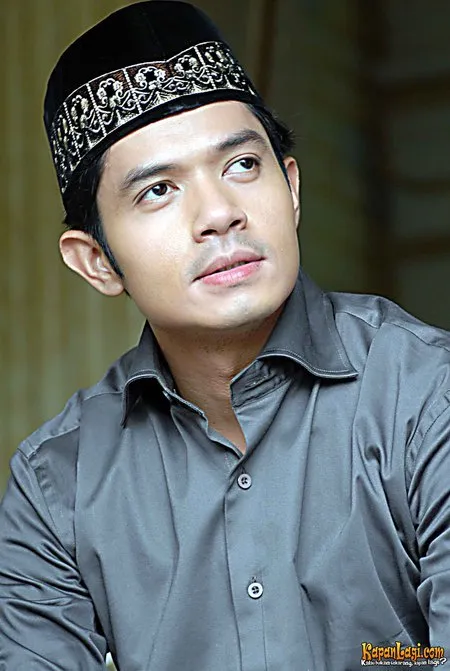 Foto Dude Harlino
