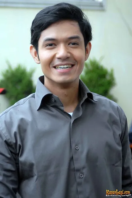 Foto Dude Harlino