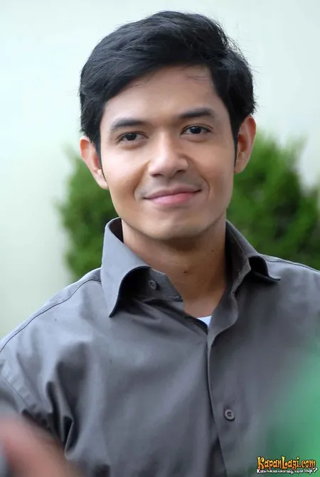 Foto Dude Harlino
