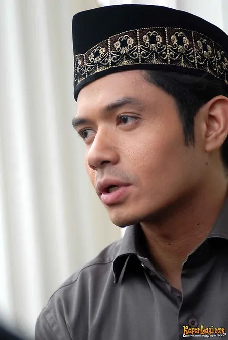 Foto Dude Harlino