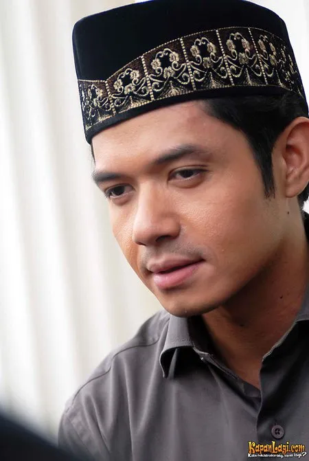 Foto Dude Harlino