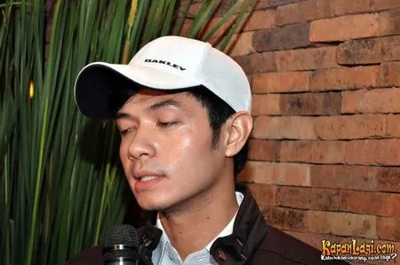 Foto Dude Harlino