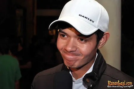 Foto Dude Harlino