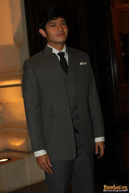 Foto Dude Harlino