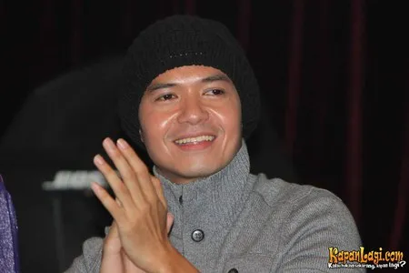 Foto Dude Harlino