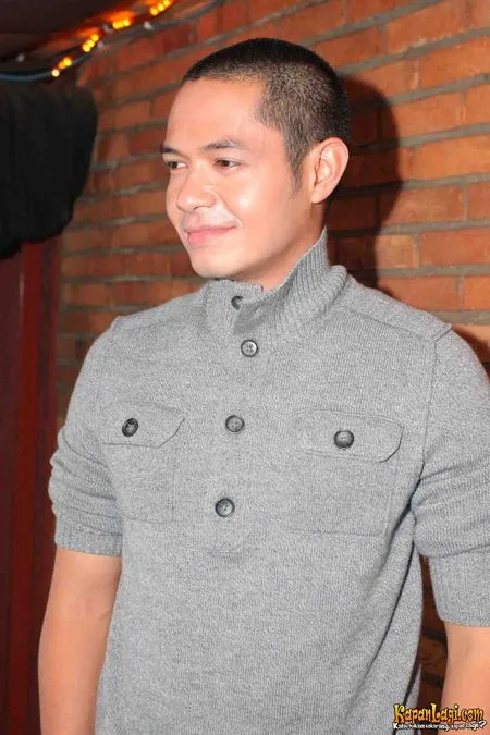 Foto Dude Harlino
