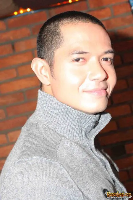 Foto Dude Harlino