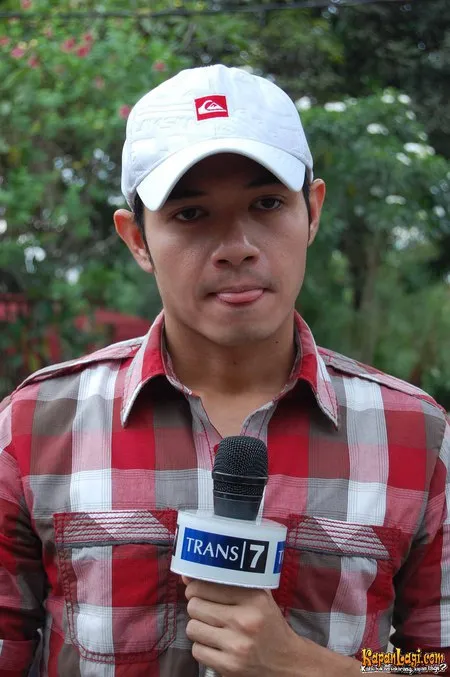 Foto Dude Harlino