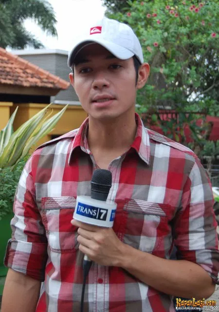 Foto Dude Harlino