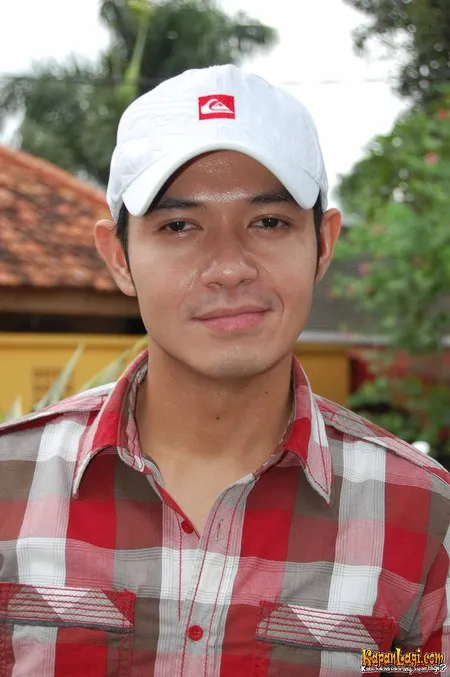 Foto Dude Harlino