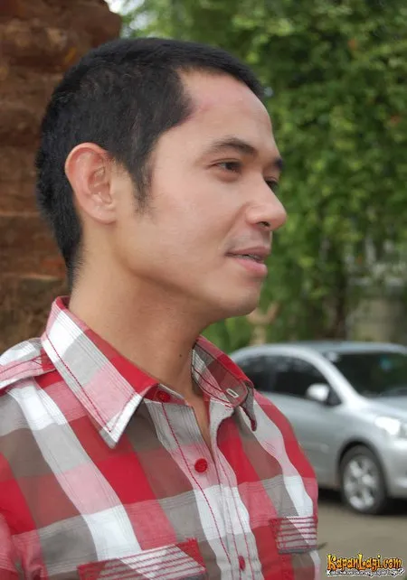 Foto Dude Harlino