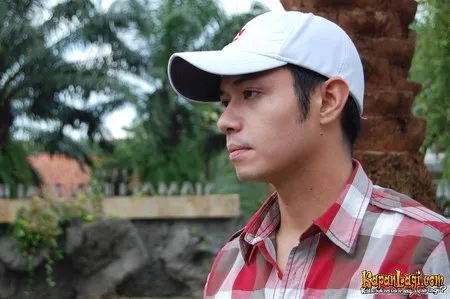 Foto Dude Harlino