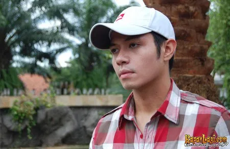 Foto Dude Harlino