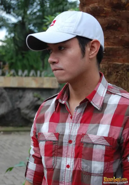 Foto Dude Harlino