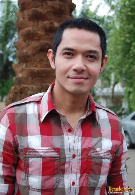 Foto Dude Harlino