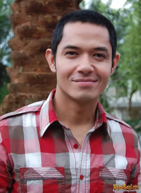Foto Dude Harlino