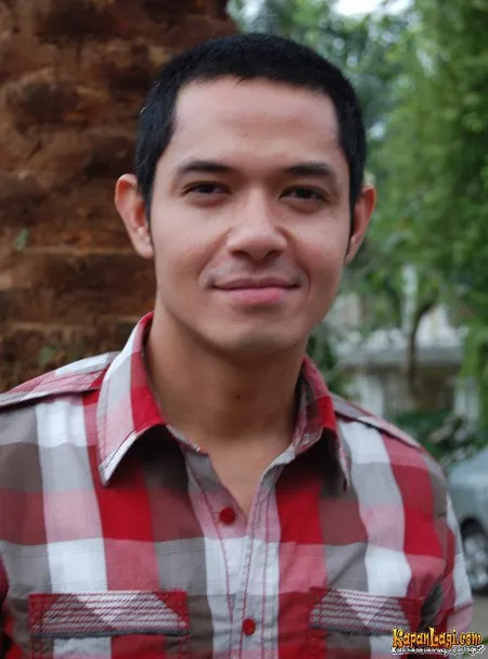 Foto Dude Harlino