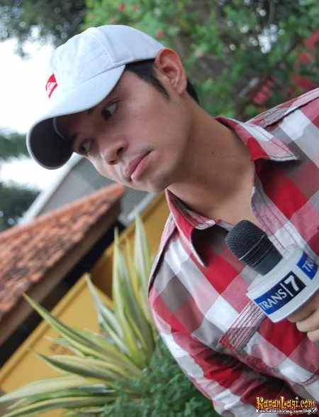 Foto Dude Harlino