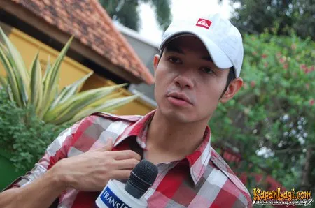 Foto Dude Harlino