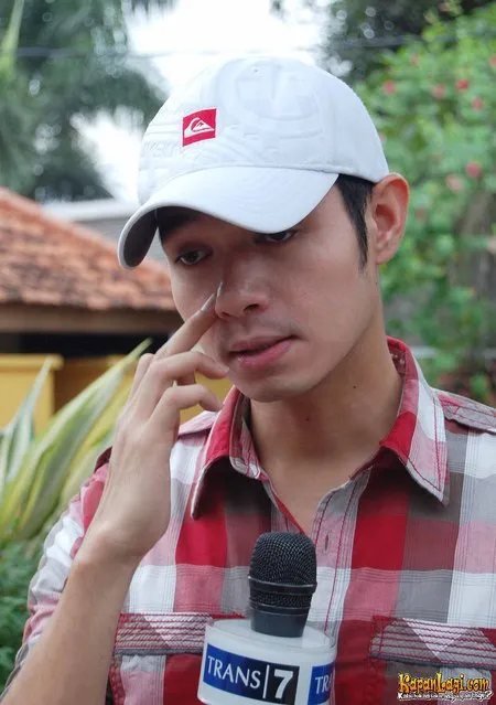 Foto Dude Harlino
