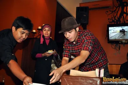 Foto Dude Harlino