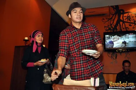 Foto Dude Harlino