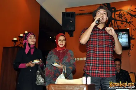 Foto Dude Harlino