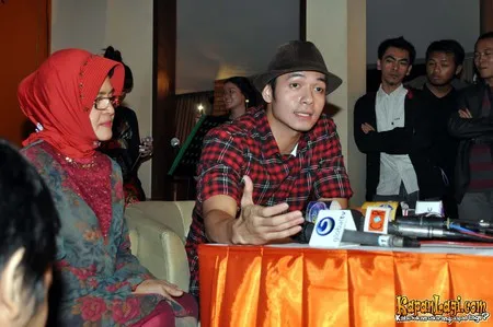 Foto Dude Harlino