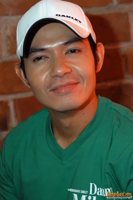 Foto Dude Harlino