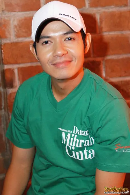 Foto Dude Harlino