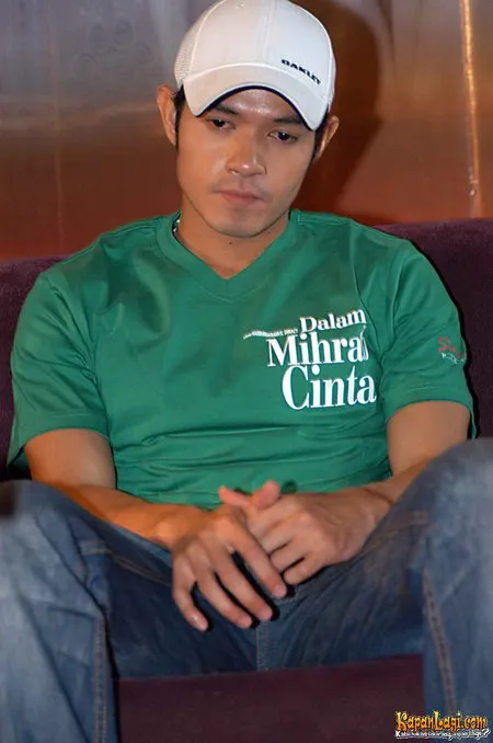 Foto Dude Harlino