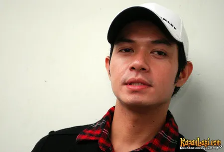 Foto Dude Harlino