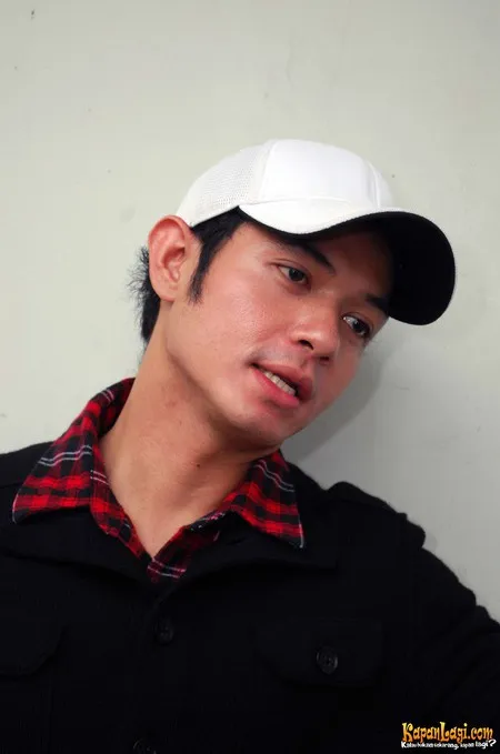 Foto Dude Harlino
