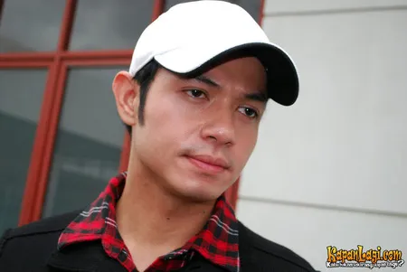 Foto Dude Harlino