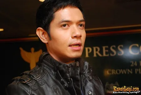 Foto Dude Harlino