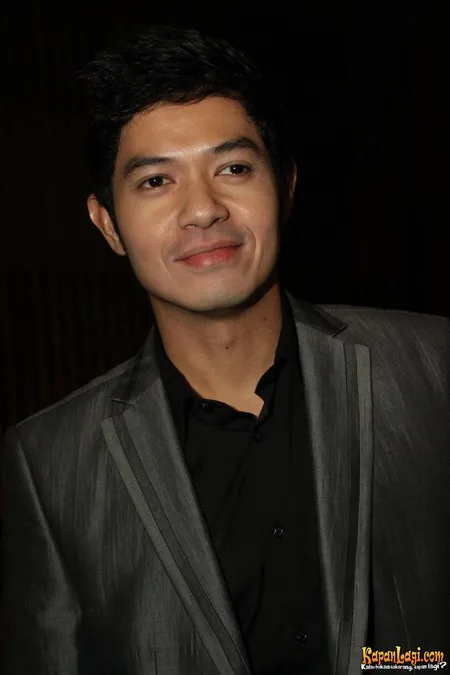 Foto Dude Harlino