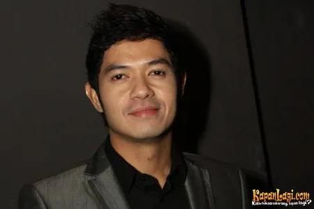 Foto Dude Harlino