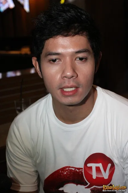 Foto Dude Harlino