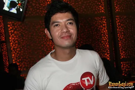 Foto Dude Harlino