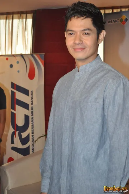 Foto Dude Harlino