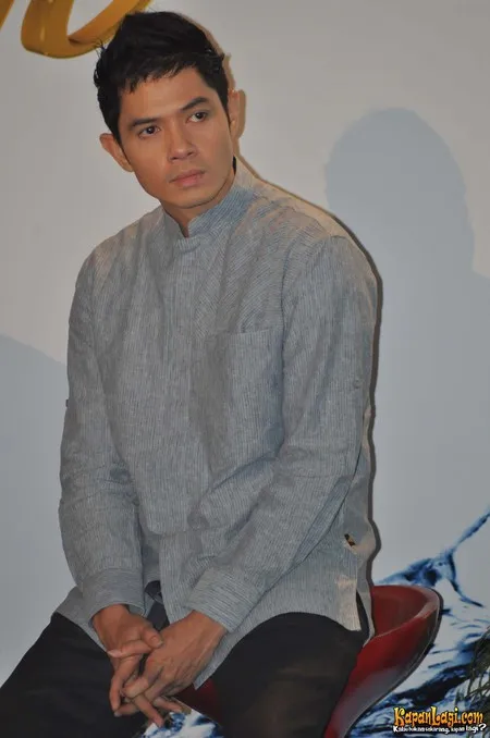 Foto Dude Harlino